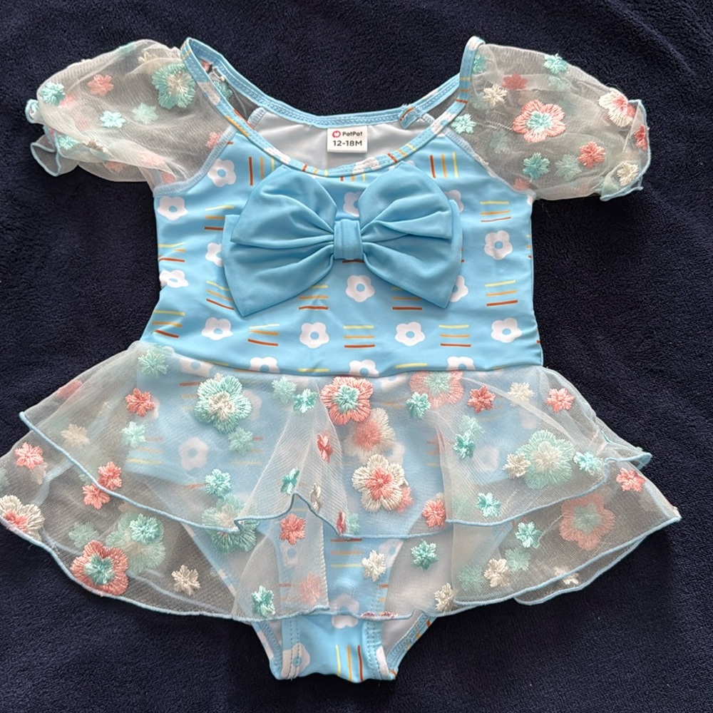This pretty swimsuit is new withou tag. It was washed but not used.
